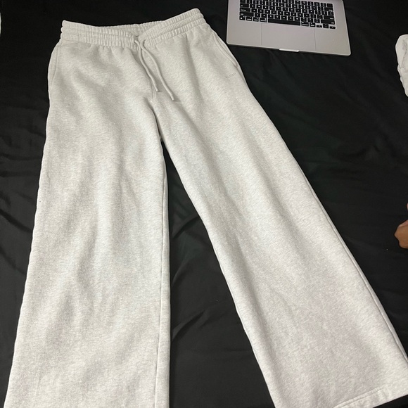 ARITZIA BOYFRIEND WIDE LEG SWEATPANTS - Picture 3 of 5